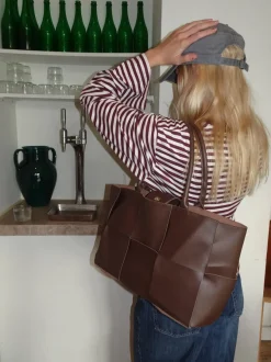 Design By Si Kaia skuldertaske med flet - Brun Discount