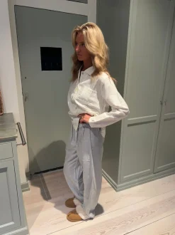 Design By Si Kallie pyjamas sæt med kirsebær - Hvid/blå Clearance