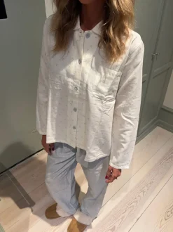 Design By Si Kallie pyjamas sæt med kirsebær - Hvid/blå Clearance