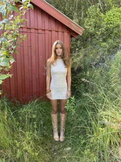 Design By Si Kasy minikjole med pallietter - Beige Best