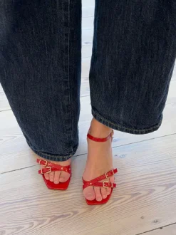 Design By Si Katianna hæle med spændedetaljer - Rød Outlet