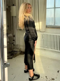 Design By Si Katja satinkjole - Sort Online