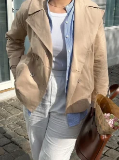 Design By Si Katya kort trenchcoat - Beige Best