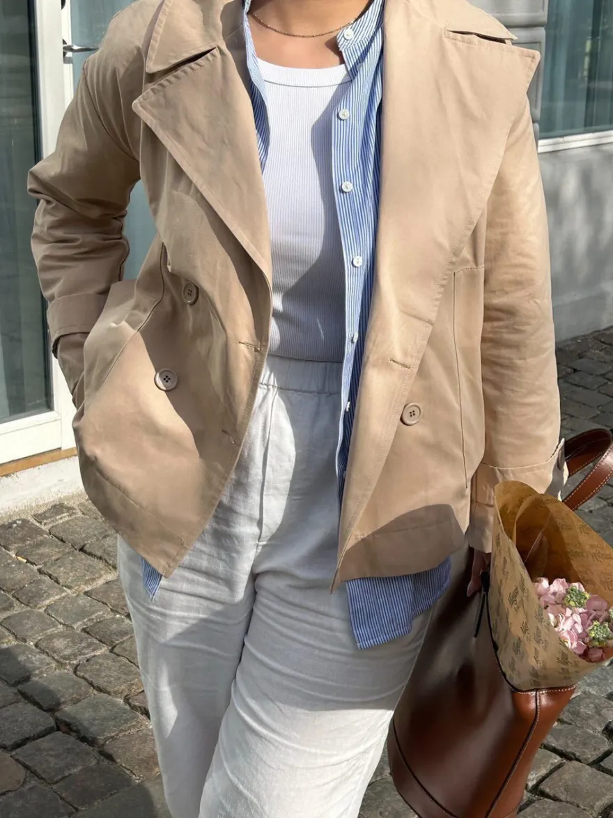 Design By Si Katya kort trenchcoat - Beige Best