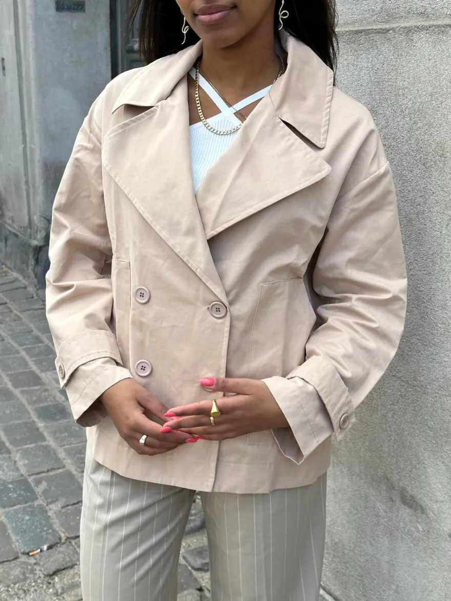 Design By Si Katya kort trenchcoat - Beige Best