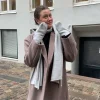 Design By Si Kehlani halstørklæde i strik - Lys grå Best