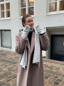 Design By Si Kehlani halstørklæde i strik - Lys grå Best