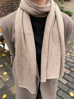 Design By Si Kehlani halstørklæde i strik - Lys brun Online