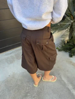 Design By Si Kelsey bermudashorts med nålestriber - Brun