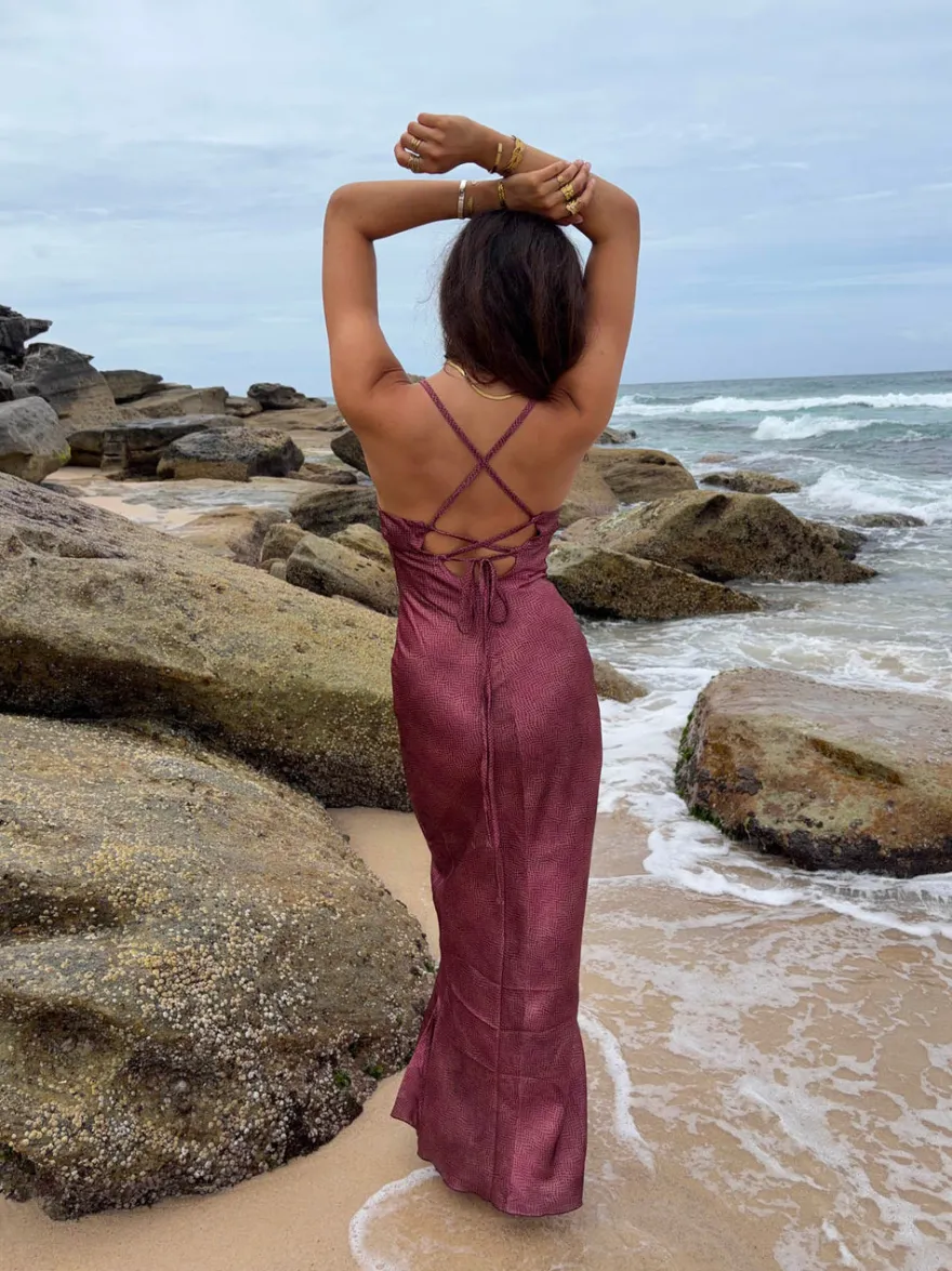 Design By Si Kianna kjole med mønster - Bordeaux Discount