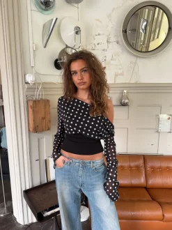 Design By Si Kimmie langærmet bluse med polkaprikker - Sort/hvid Sale