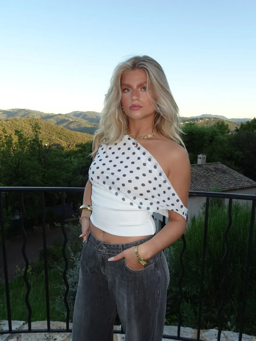 Design By Si Kimmie top med polkaprikker - Hvid/navy New