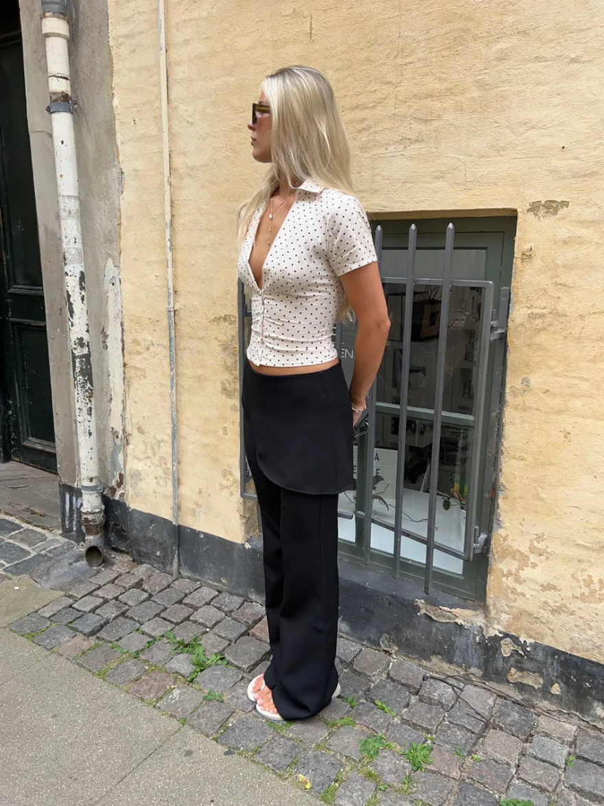 Design By Si Kira bukser med slå om detalje - Sort Discount
