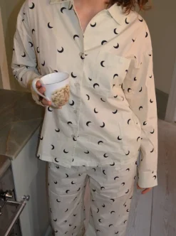 Design By Si Kyla pyjamasskjorte med halvmåner - Beige Clearance