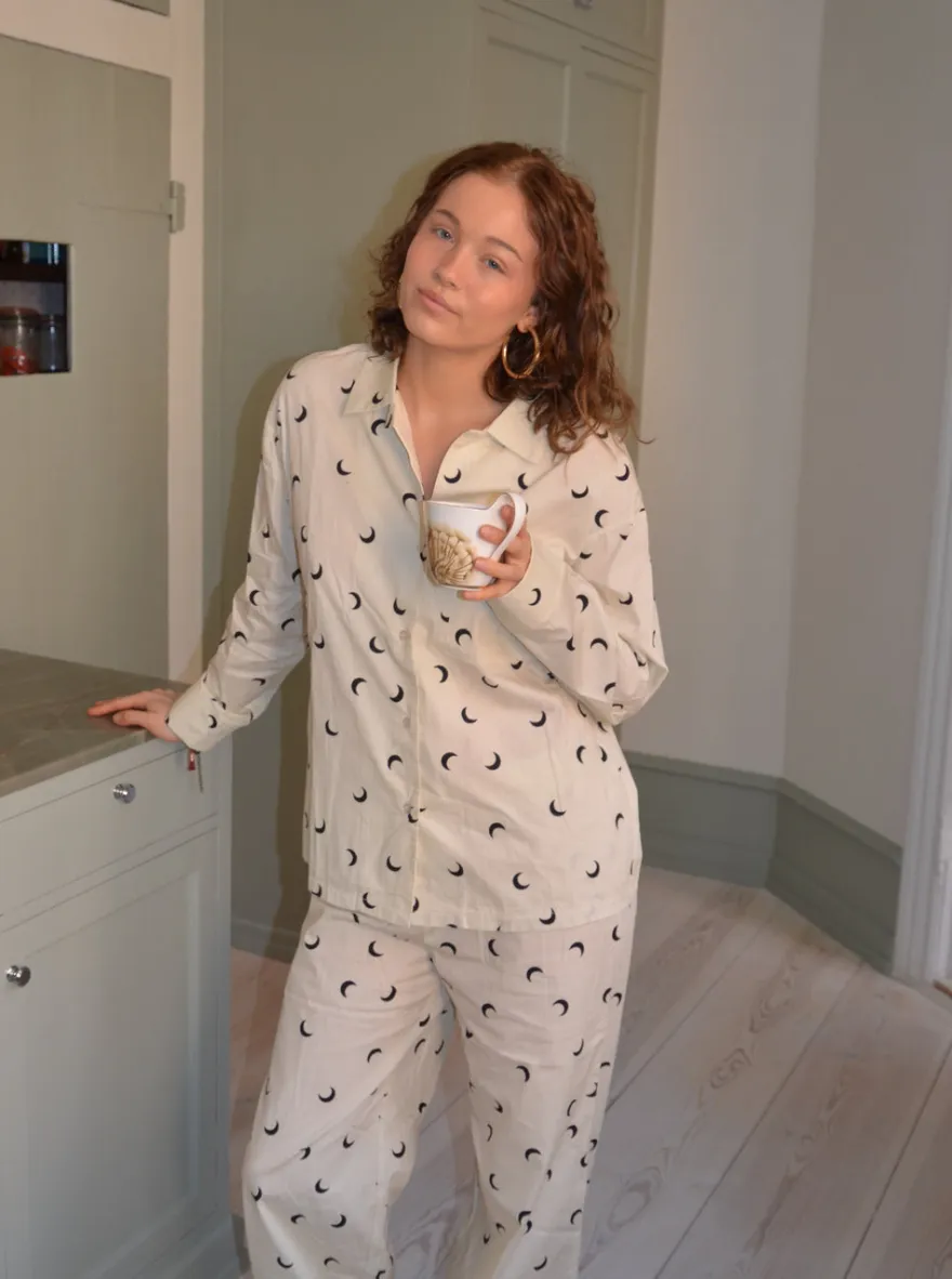 Design By Si Kyla pyjamasskjorte med halvmåner - Beige Clearance