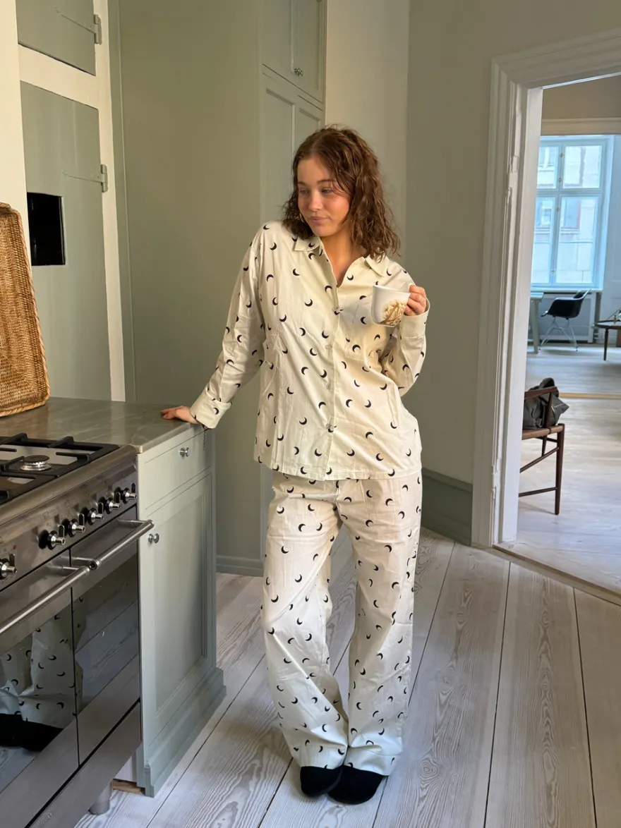 Design By Si Kyla pyjamasskjorte med halvmåner - Beige Clearance