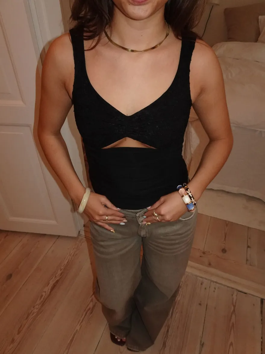 Design By Si Lana top med blonder - Sort Hot