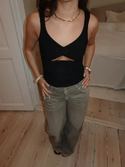 Design By Si Lana top med blonder - Sort Hot