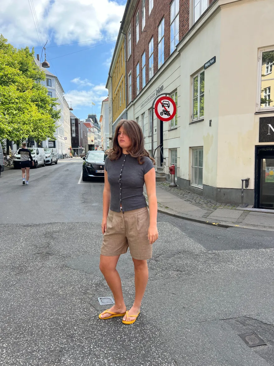 Design By Si Leonie top med knapper - Grå Hot