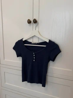 Design By Si Lilian t-shirt med knapper - Navy Hot