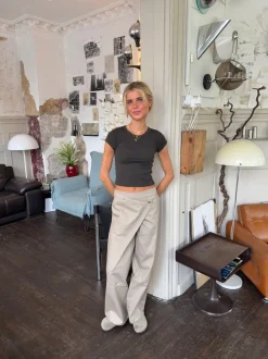 Design By Si Lilyena bukser med asymmetrisk omslag - Beige Online