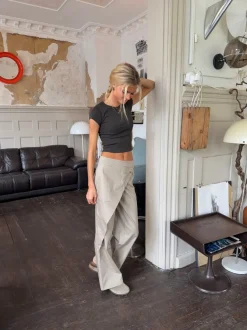 Design By Si Lilyena bukser med asymmetrisk omslag - Beige Online