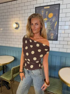 Design By Si Lily top med polkaprikker - Brun/gul Sale