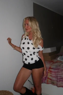 Design By Si Lily top med polkaprikker - Hvid/sort Best