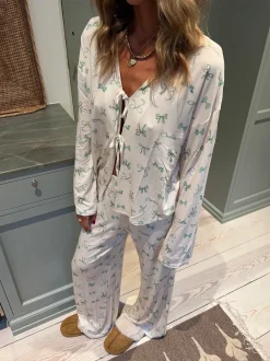 Design By Si Linnea pyjamasbluse med sløjfer - Off white Best