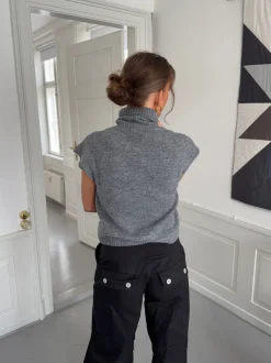 Design By Si Linua vest med turtleneck - Grå Outlet