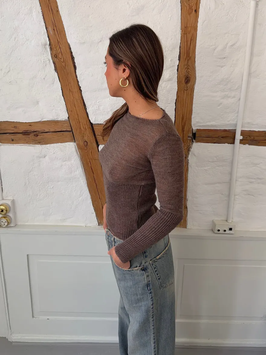 Design By Si Lova figursyet striktrøje - Brun Clearance