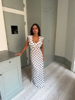 Design By Si Luna kjole med polkaprikker - Off white/sort Outlet