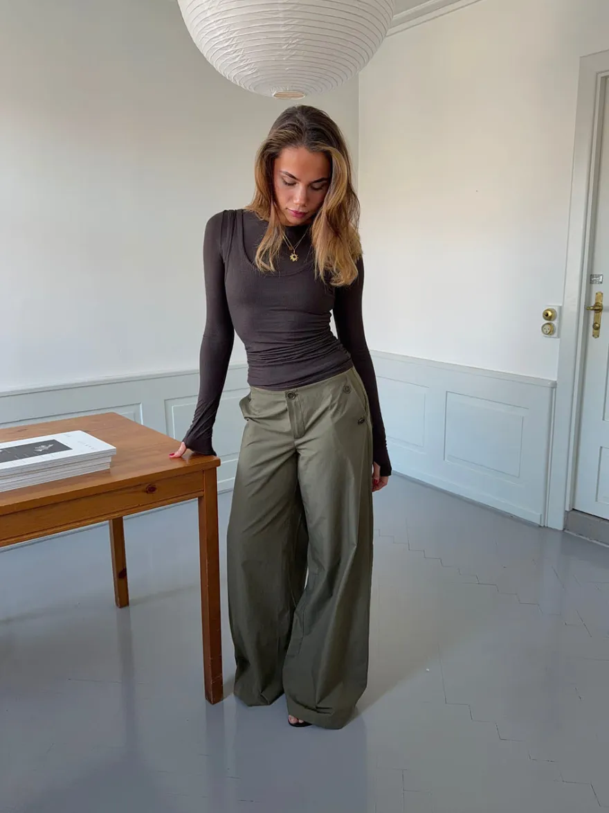Design By Si Maluna bukser med nålestriber - Kaki Online