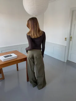 Design By Si Maluna bukser med nålestriber - Kaki Online