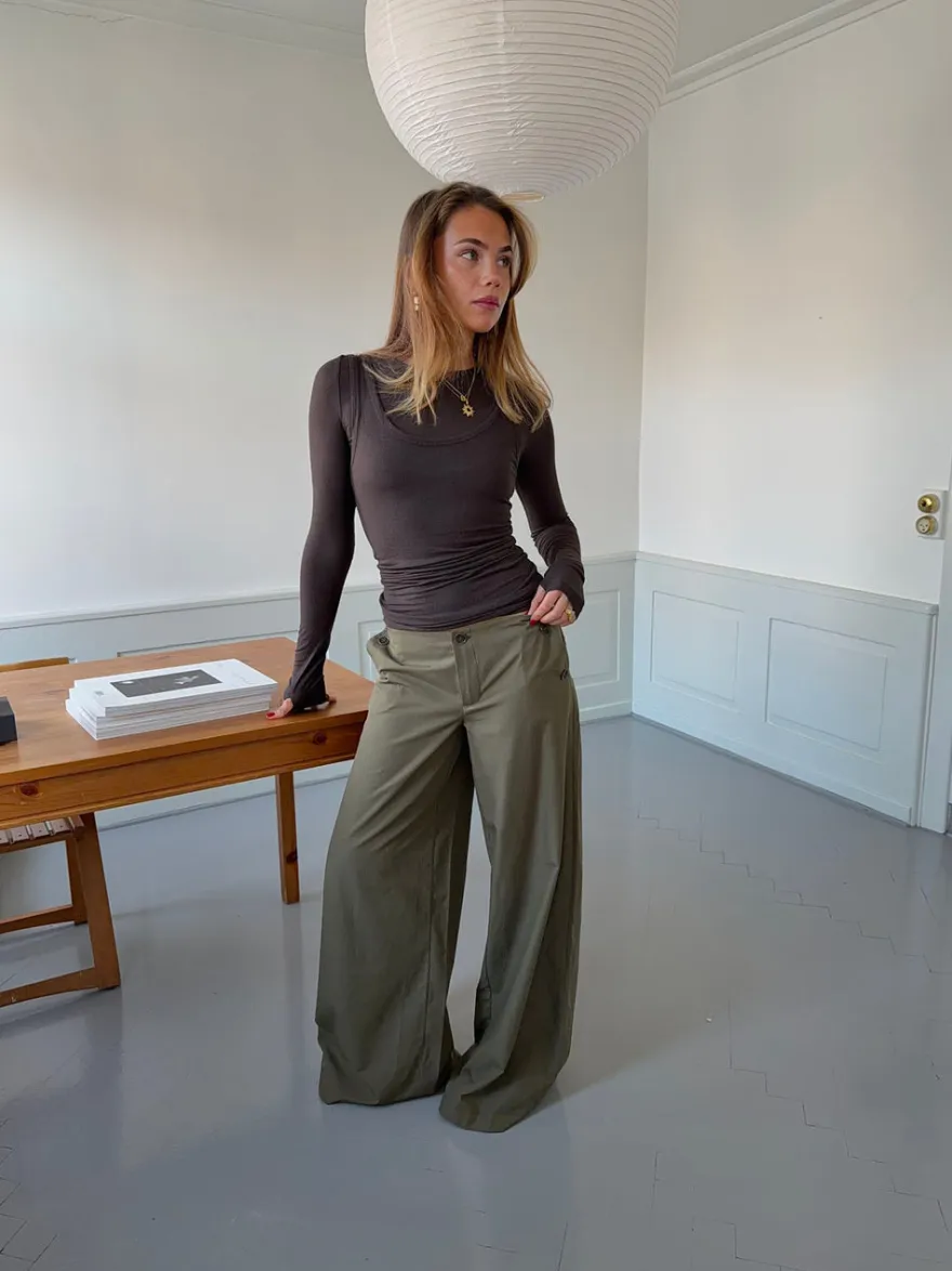 Design By Si Maluna bukser med nålestriber - Kaki Online