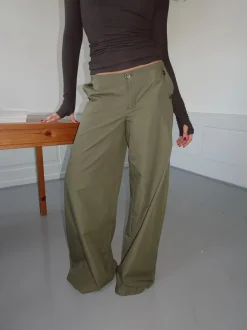 Design By Si Maluna bukser med nålestriber - Kaki Online