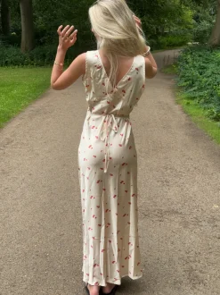 Design By Si Marielle kjole med blomster - Beige Clearance