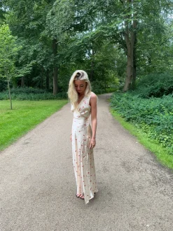 Design By Si Marielle kjole med blomster - Beige Clearance