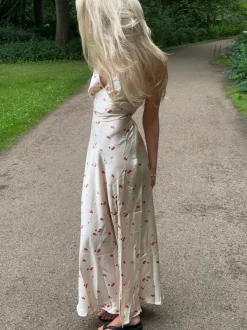 Design By Si Marielle kjole med blomster - Beige Clearance