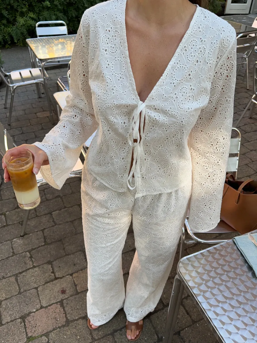 Design By Si Mathilde Ravn bukser med stort broderi - Hvid