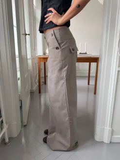 Design By Si Maxim bukser med knapper - Taupe New