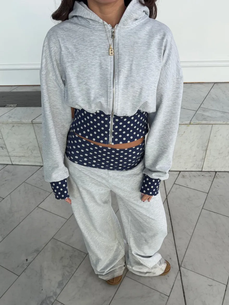 Design By Si May hoodie med polkaprikker - Grå/navy/hvid Online