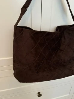 Design By Si Mecca skuldertaske i ruskind - Mørk brun New