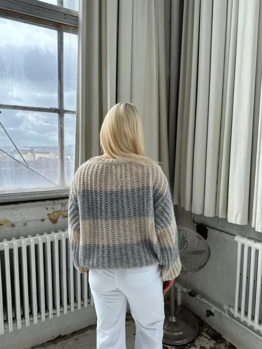 Design By Si Melly striktrøje med striber - Beige/grå Sale