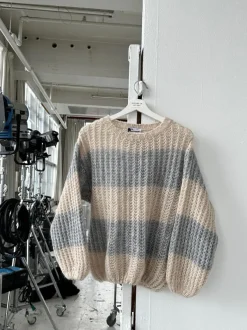 Design By Si Melly striktrøje med striber - Beige/grå Sale