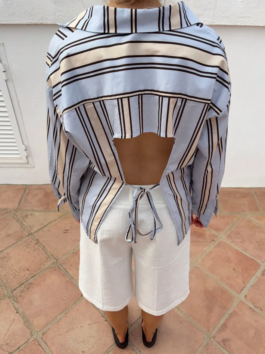 Design By Si Miki stribet skjorte med åben ryg - Lyseblå/beige Hot