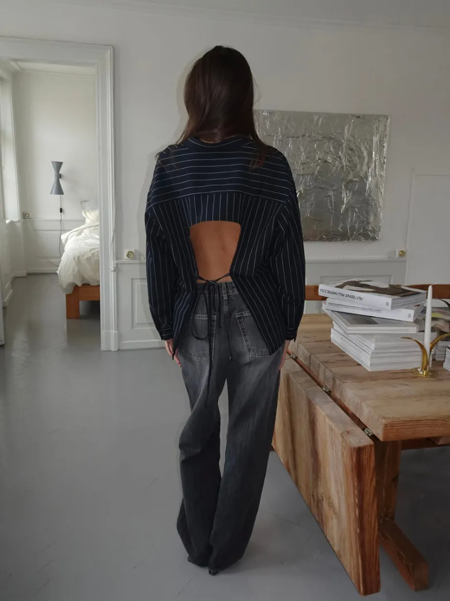 Design By Si Miki stribet skjorte med åben ryg - Mørk navy Sale