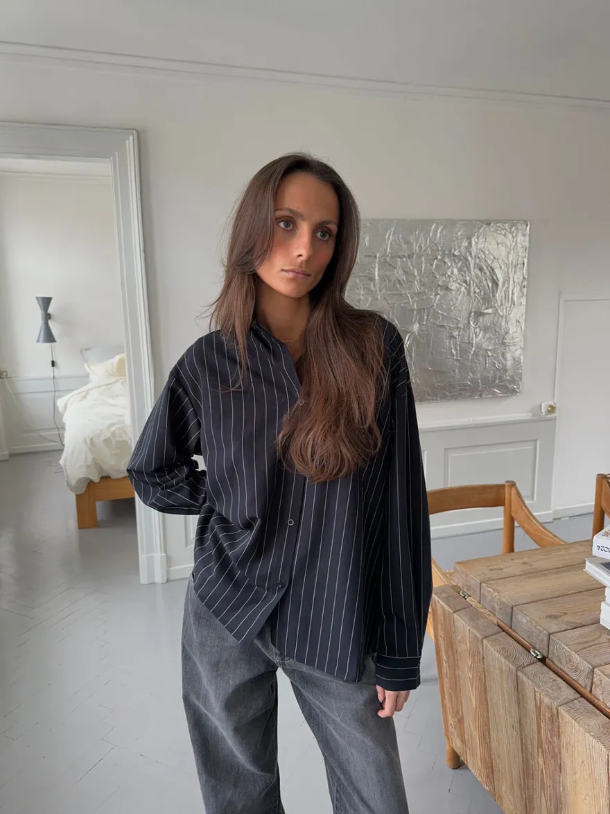 Design By Si Miki stribet skjorte med åben ryg - Mørk navy Sale