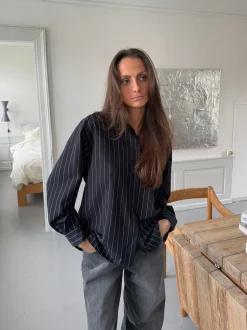 Design By Si Miki stribet skjorte med åben ryg - Mørk navy Sale