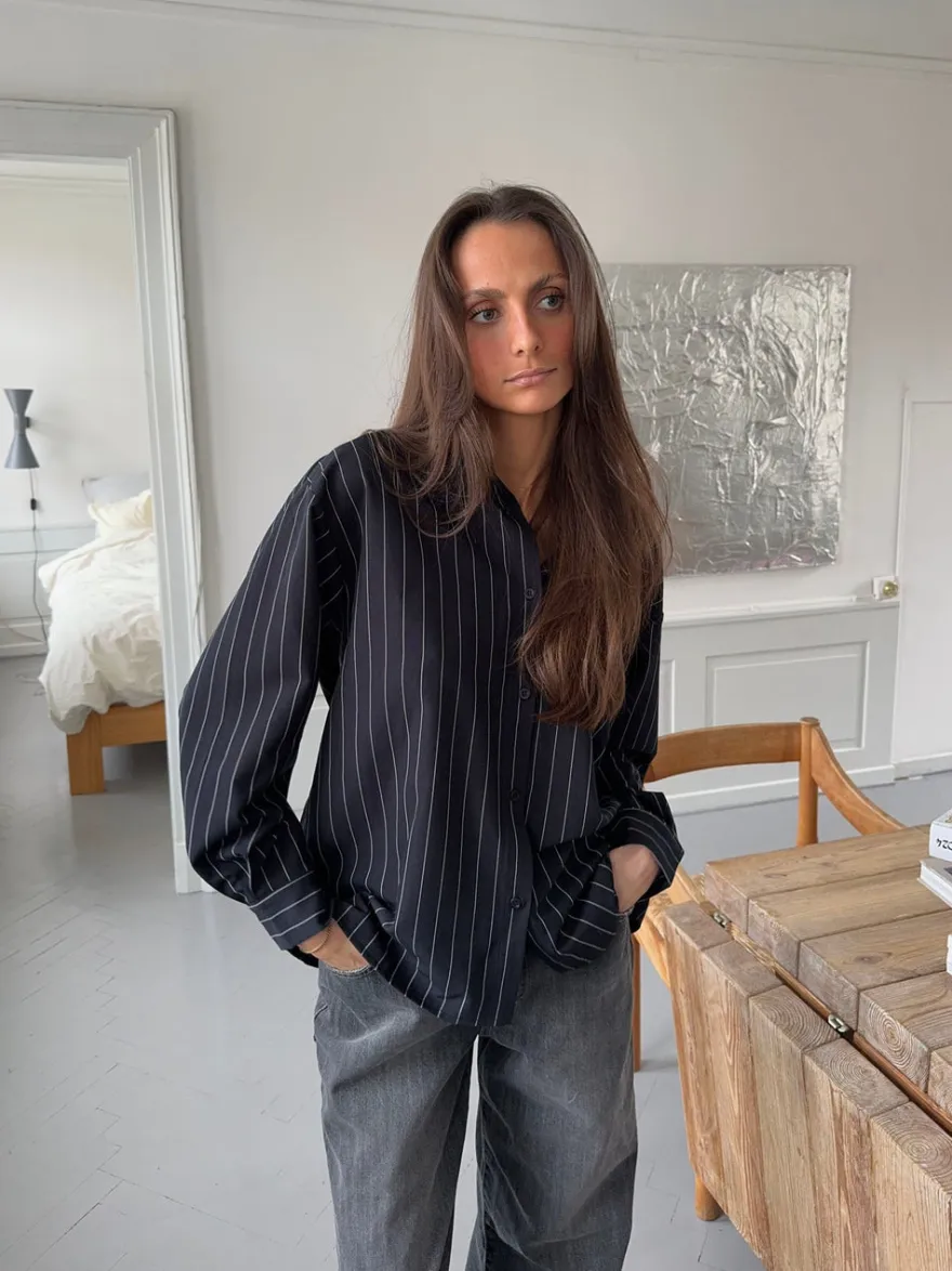 Design By Si Miki stribet skjorte med åben ryg - Mørk navy Sale